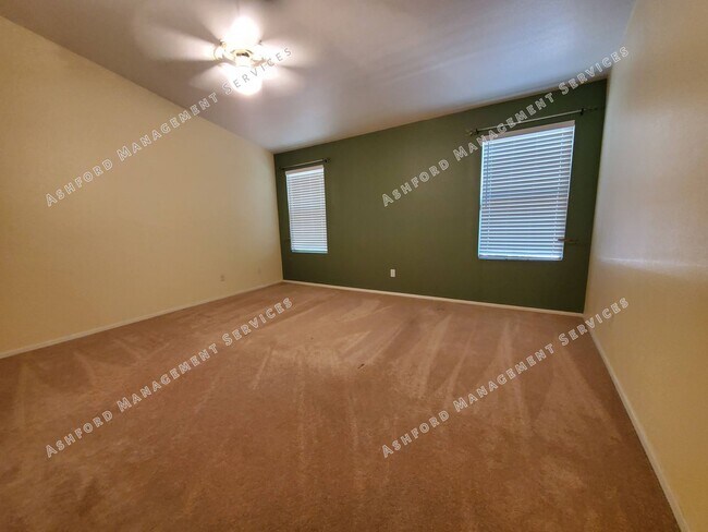 Building Photo - PINNACLE HILL RENTAL WITH MTN VIEWS, FIREP...