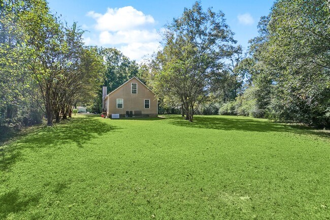 Building Photo - Elegance at it's Finest