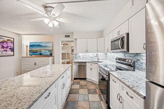 Building Photo - 11000 S Ocean Dr