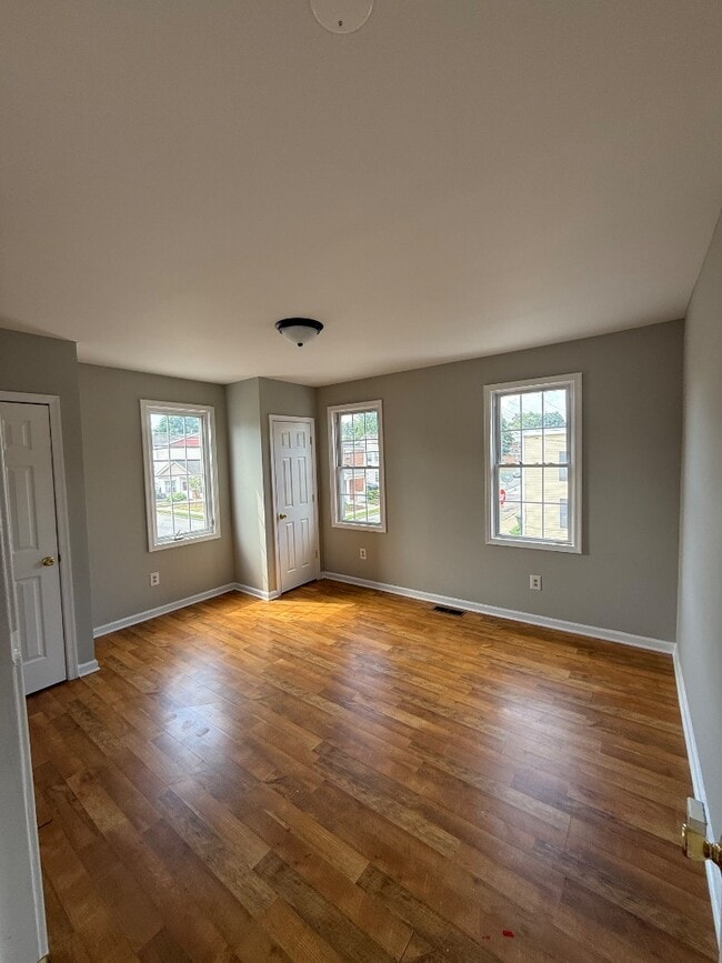 Building Photo - 843 Lanvale St