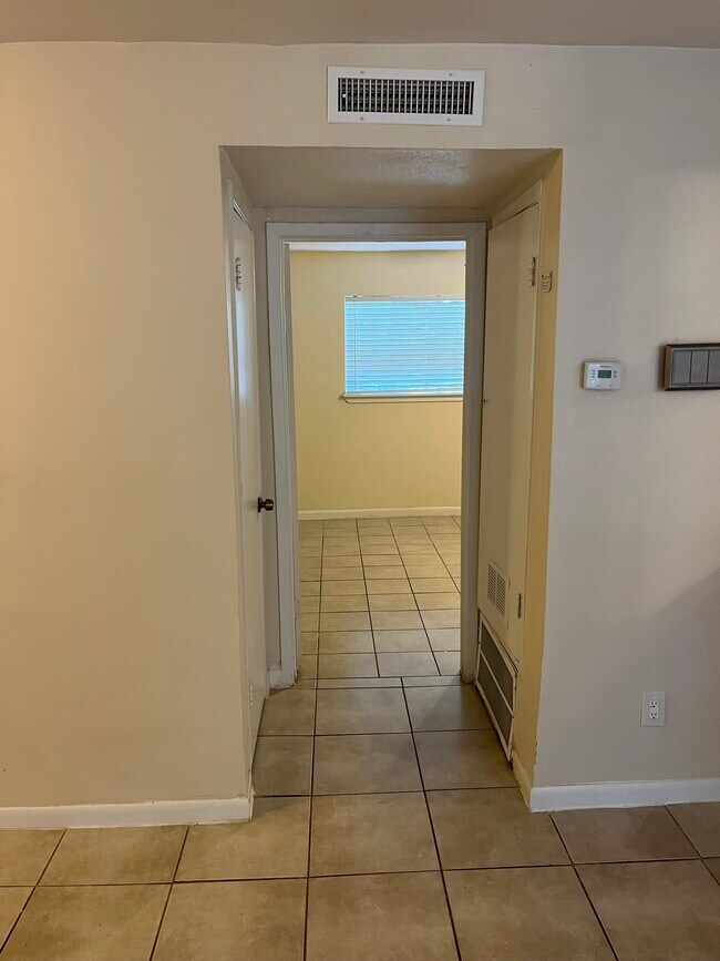 Building Photo - 1275 Witte Rd