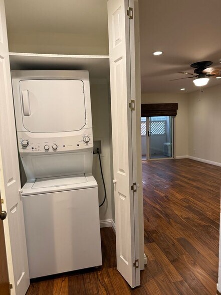 Building Photo - 8710 Delgany Ave