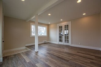 Building Photo - Super Cool and Unique 4 Bedroom / 1 Bath Home in Bellevue near Offut!