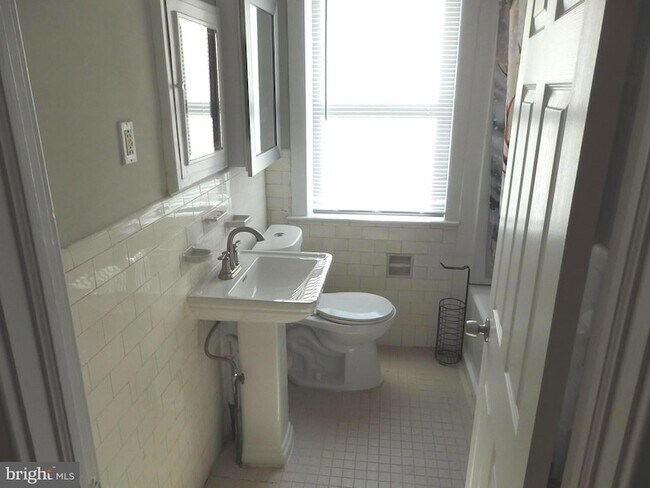 Building Photo - 129 S Eagle Rd