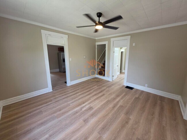Building Photo - **MOVE-IN SPECIAL** Centrally Located and Remodeled 4BR Home