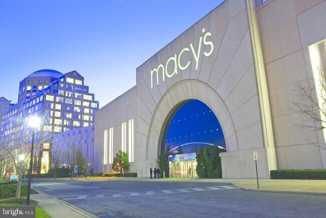 Building Photo - 1200 S Arlington Ridge Rd