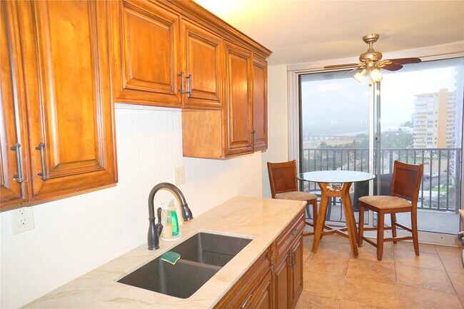 Building Photo - 525 N Ocean Blvd