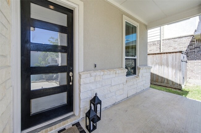 Building Photo - 4110 Sherman Oak Ln