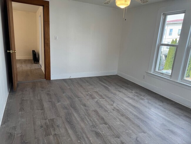 Building Photo - 69 Smith St