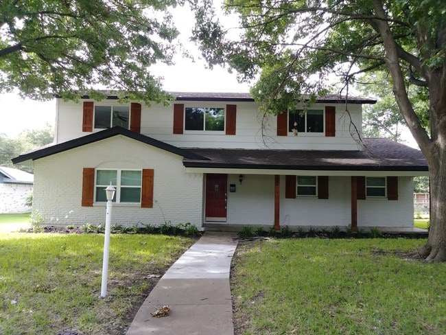 Front House - 11356 Drummond Dr