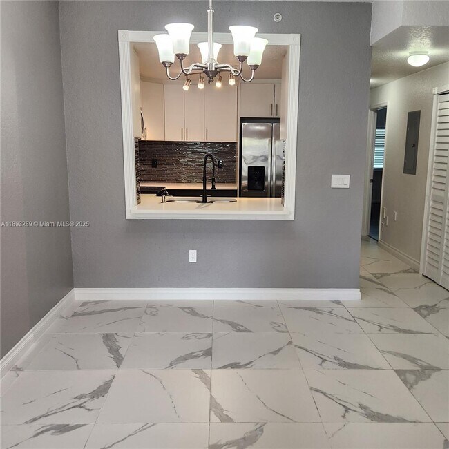 Building Photo - 2941 Riverside Dr