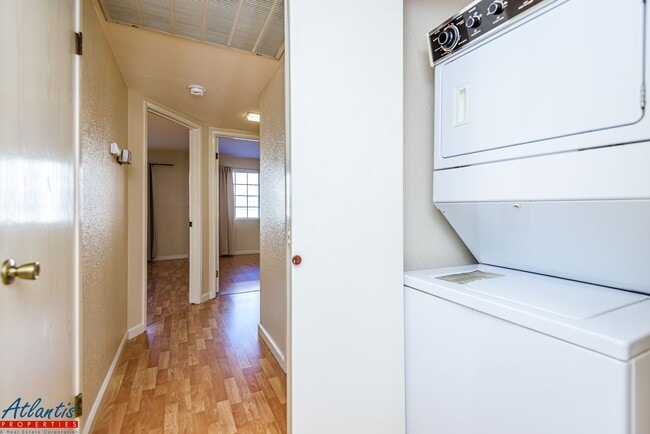 Building Photo - Lovely Condo | Central A/C | Garage