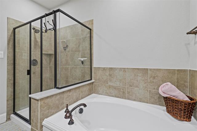 Building Photo - 627 Senda
