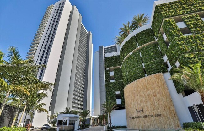 Building Photo - 16385 Biscayne Blvd