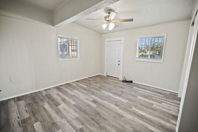 Building Photo - 3418 Yandell Dr