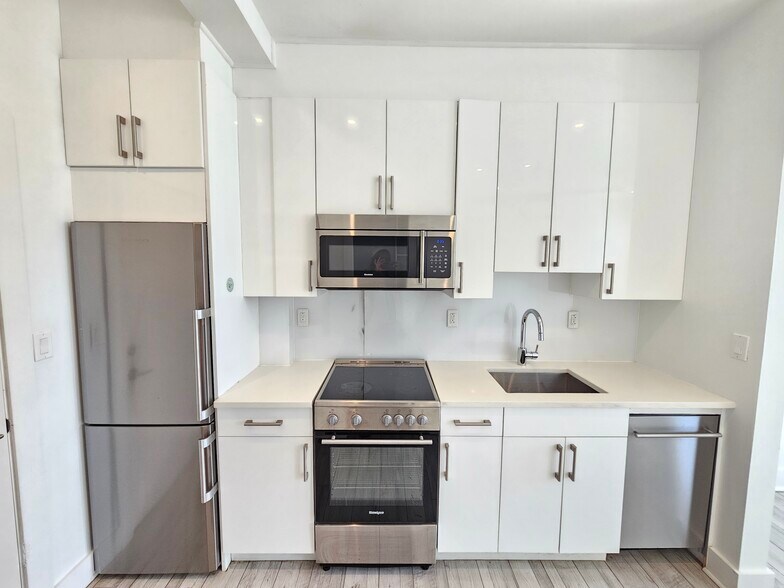 Building Photo - 1169 Hope St