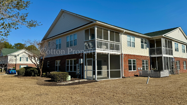 Building Photo - 2 BD/2 BA / Easy Townhome Living at Willou...