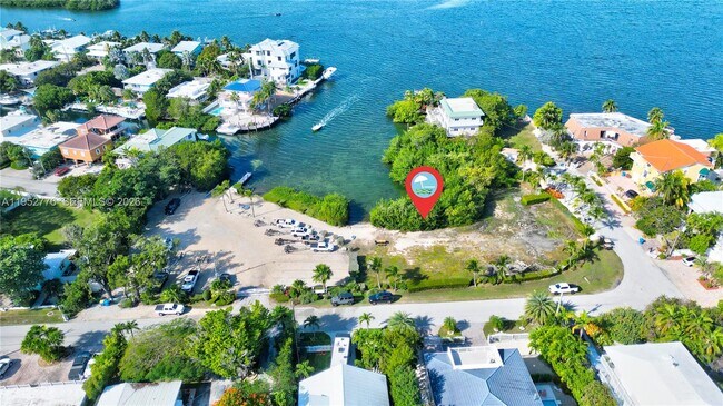 Building Photo - 150 Azalea St