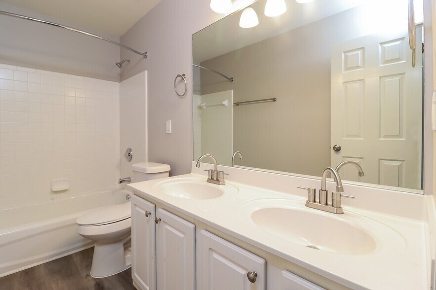 Building Photo - 6285 Whirlaway Dr