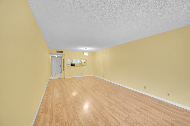 Building Photo - 3154 Via Poinciana