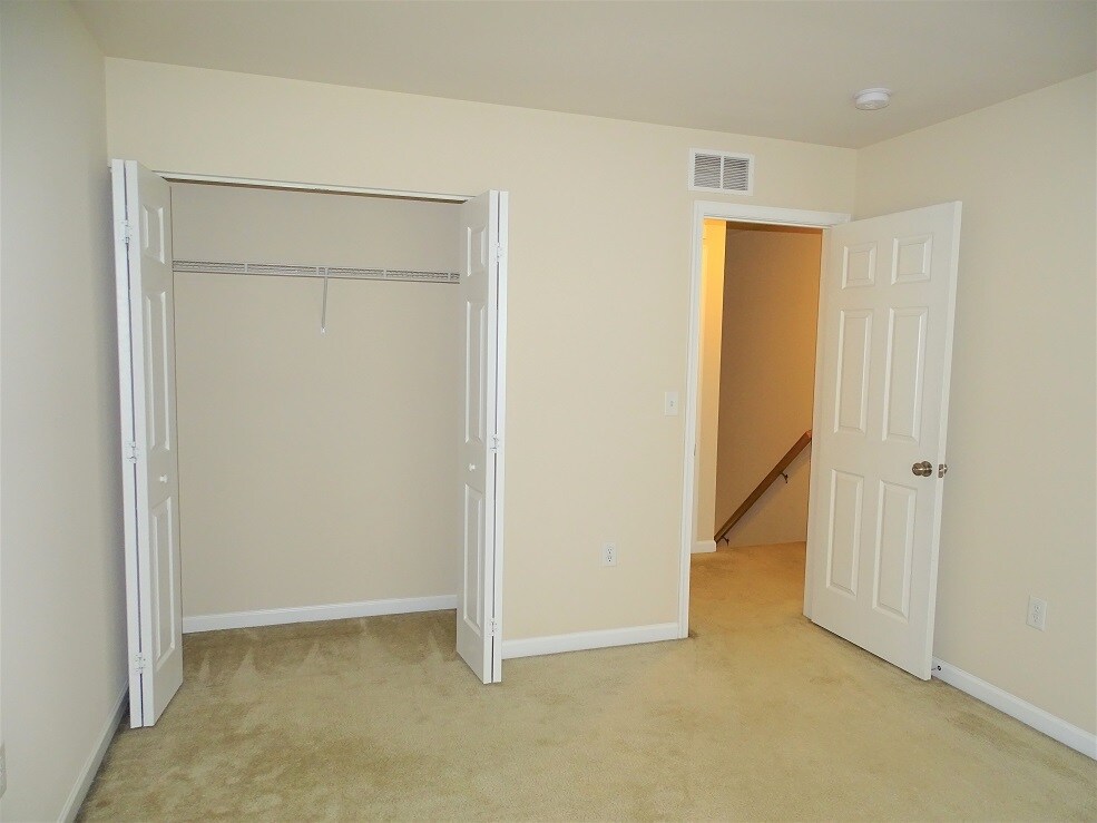 Building Photo - 1296 Overlook Rd