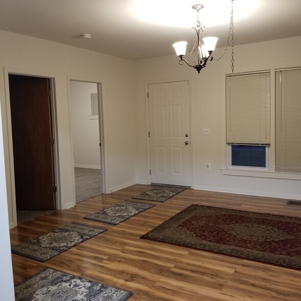 Building Photo - 332 Dennis Ave