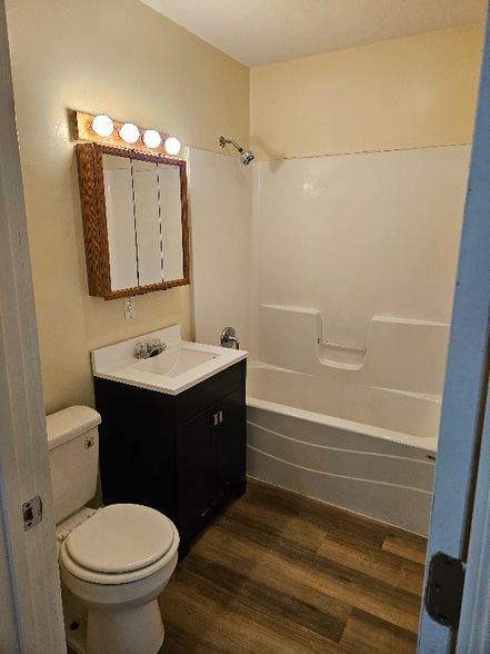 Building Photo - 1008 Muncie