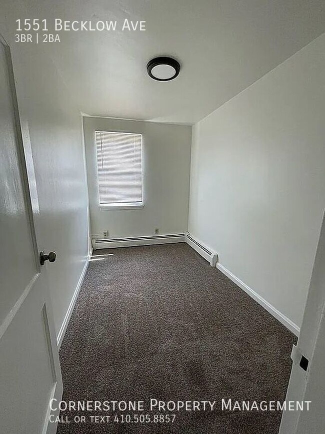 Building Photo - 3 beds | 1.5 baths | $1499 | 1551 Becklow ...