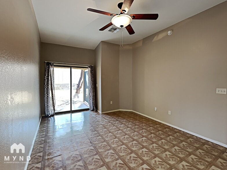 Building Photo - 2018 E Calle Arroyo Lindo