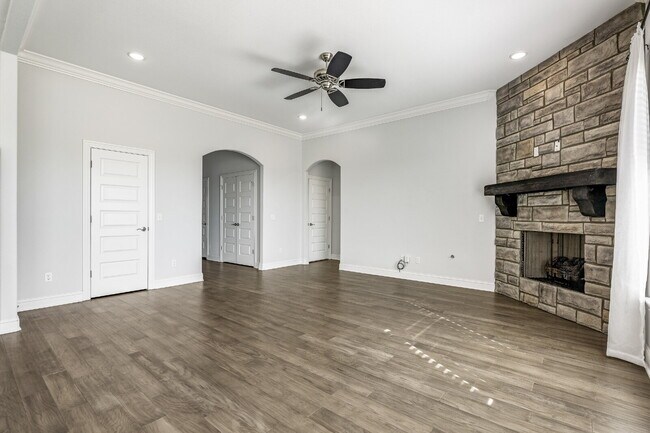 Building Photo - 2016 W Chandler Ave