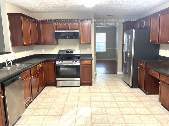 Building Photo - 5411 Skylar Creek Ln NE