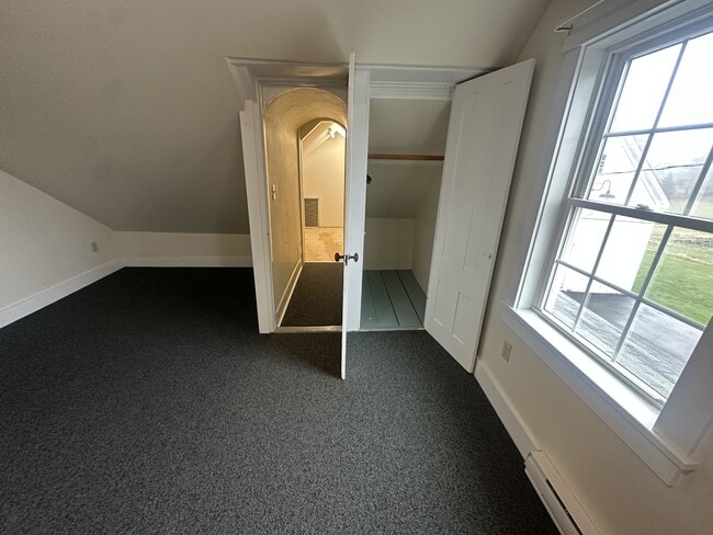 Building Photo - 799 River Rd