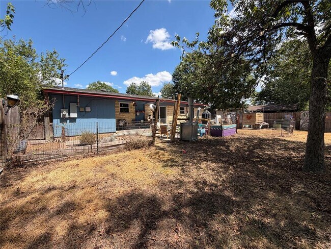 Building Photo - 1411 Ridgemont Dr