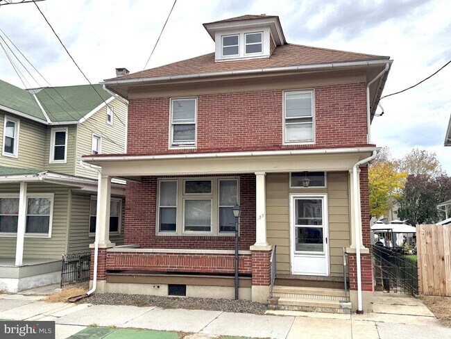 Building Photo - 137 E Penn Ave
