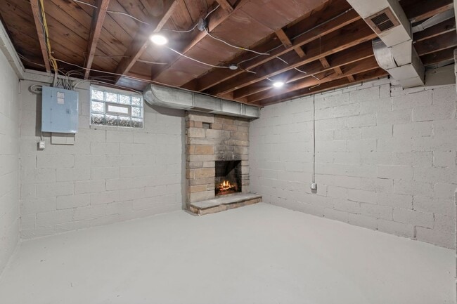 Building Photo - READY FOR MOVE IN! Don't miss this STUNNING, FULLY RENOVATED 3 bedroom in McKeesport!