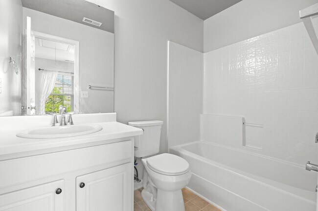 Building Photo - End-unit 2 Bedroom Townhome