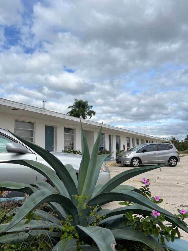 Building Photo - JJ'S Motel