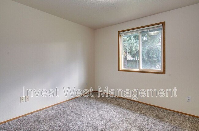 Building Photo - 14411 SE 7th St