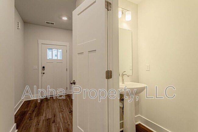 Building Photo - 511 Harebell Wy