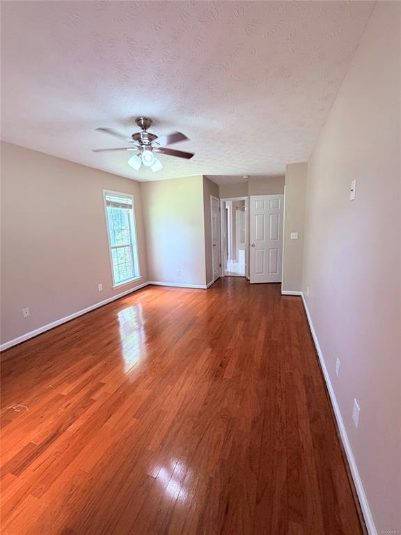Building Photo - 11 Twin Oaks Ln