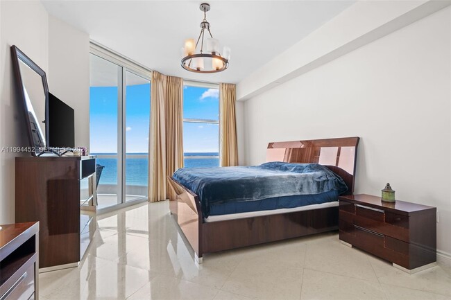 Building Photo - 16047 Collins Ave