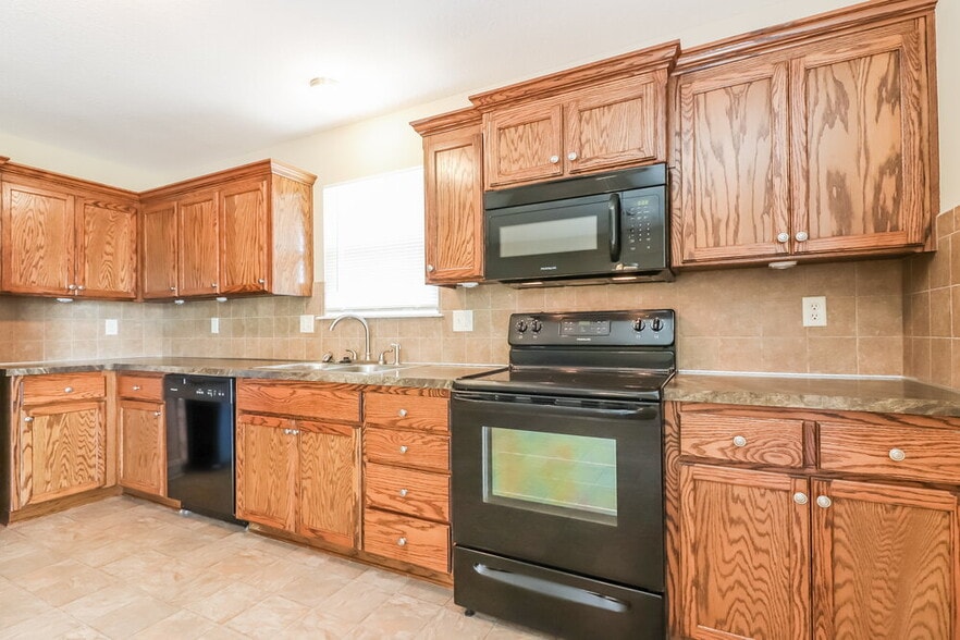 Building Photo - 702 Hibiscus Dr