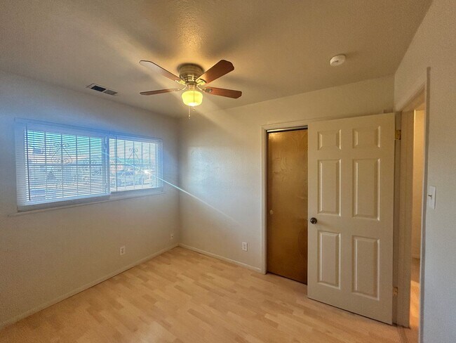 Building Photo - 3BD/1BA Home with Newly Remodeled Kitchen
