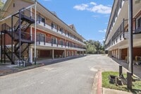 Building Photo - 401 Putnam Dr