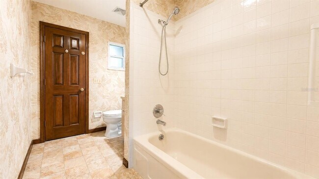 Building Photo - 35025 Raintree Dr