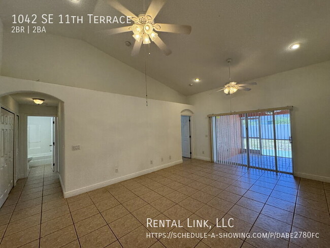 Building Photo - 1042 SE 11th Terrace