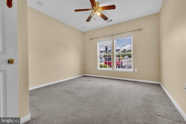 Building Photo - Piney Orchard - Ground Level entry - 2 bed...