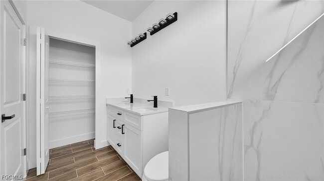 Building Photo - 4989 Fairway Ct