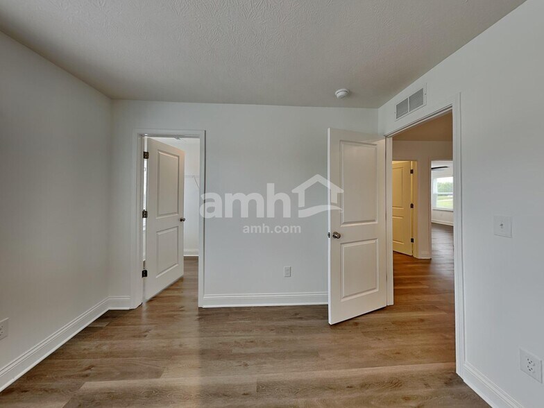 Building Photo - 318 Pine Hill Court