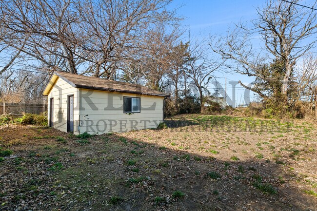 Building Photo - 4514 Vesta Dr